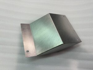 ロボット溶接アルミカバー裏側